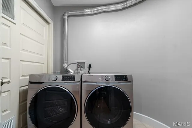 $400,000 | 7542 Cromwell Drive, Unit 1B, Clayton, MO 63105