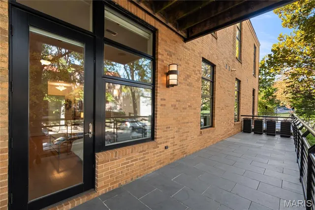 $400,000 | 7542 Cromwell Drive, Unit 1B, Clayton, MO 63105