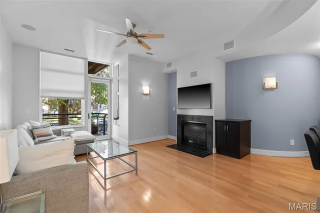 $400,000 | 7542 Cromwell Drive, Unit 1B, Clayton, MO 63105