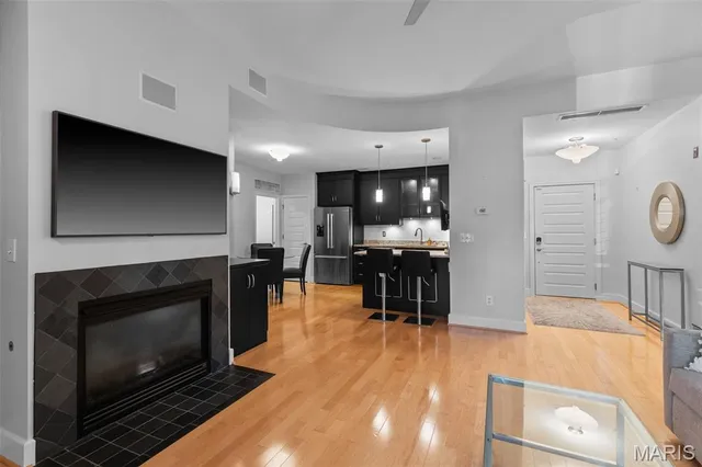 $400,000 | 7542 Cromwell Drive, Unit 1B, Clayton, MO 63105