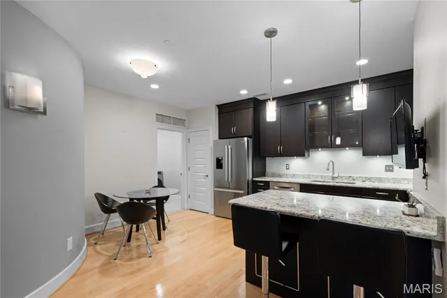 $400,000 | 7542 Cromwell Drive, Unit 1B, Clayton, MO 63105