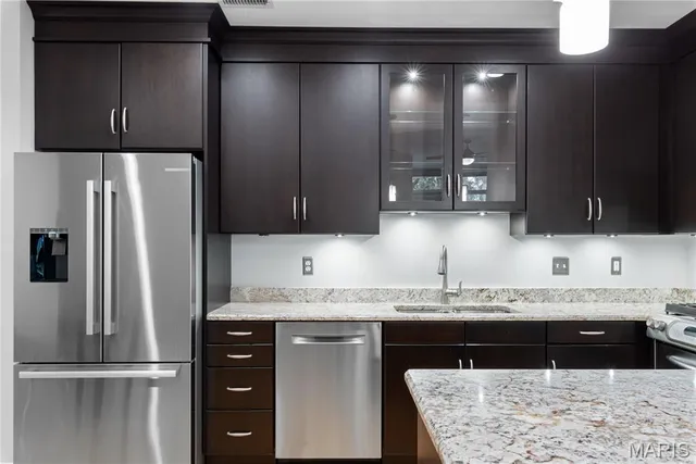 $400,000 | 7542 Cromwell Drive, Unit 1B, Clayton, MO 63105