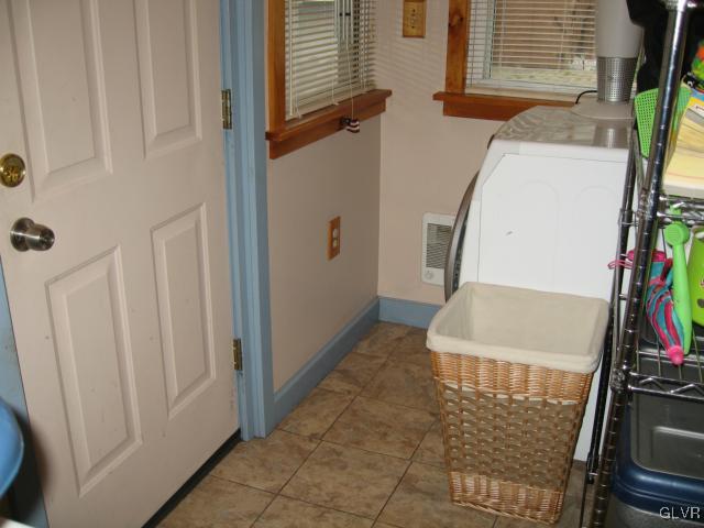 1108 Catasauqua Road Whitehall, PA 18052 - Photo 5 of 10 Gallery Image 5