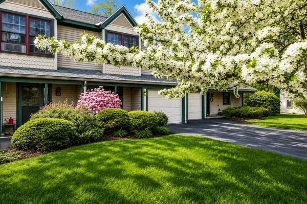 $400,000 | 19 Saxonhollow Drive, Unit G2, Essex Junction, VT 05452