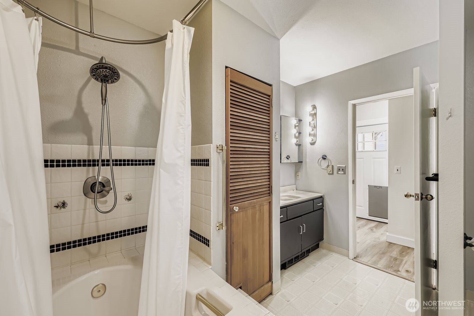 7806 Beverly Boulevard Everett, WA 98203 - Photo 12 of 22 a bathroom with a shower