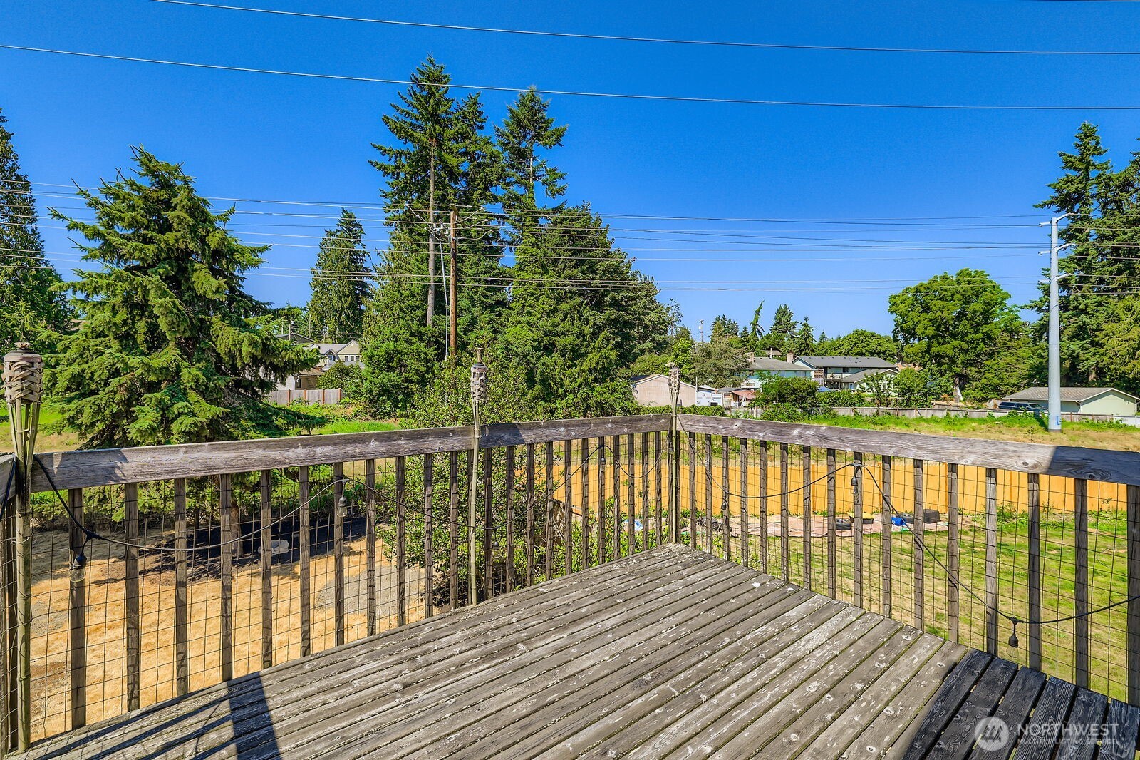 7806 Beverly Boulevard Everett, WA 98203 - Photo 19 of 22 a view of balcony with wooden floor and fence