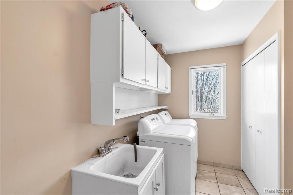 34412 Quaker Valley Road Farmington Hills, MI 48331 - Photo 27 of 57
