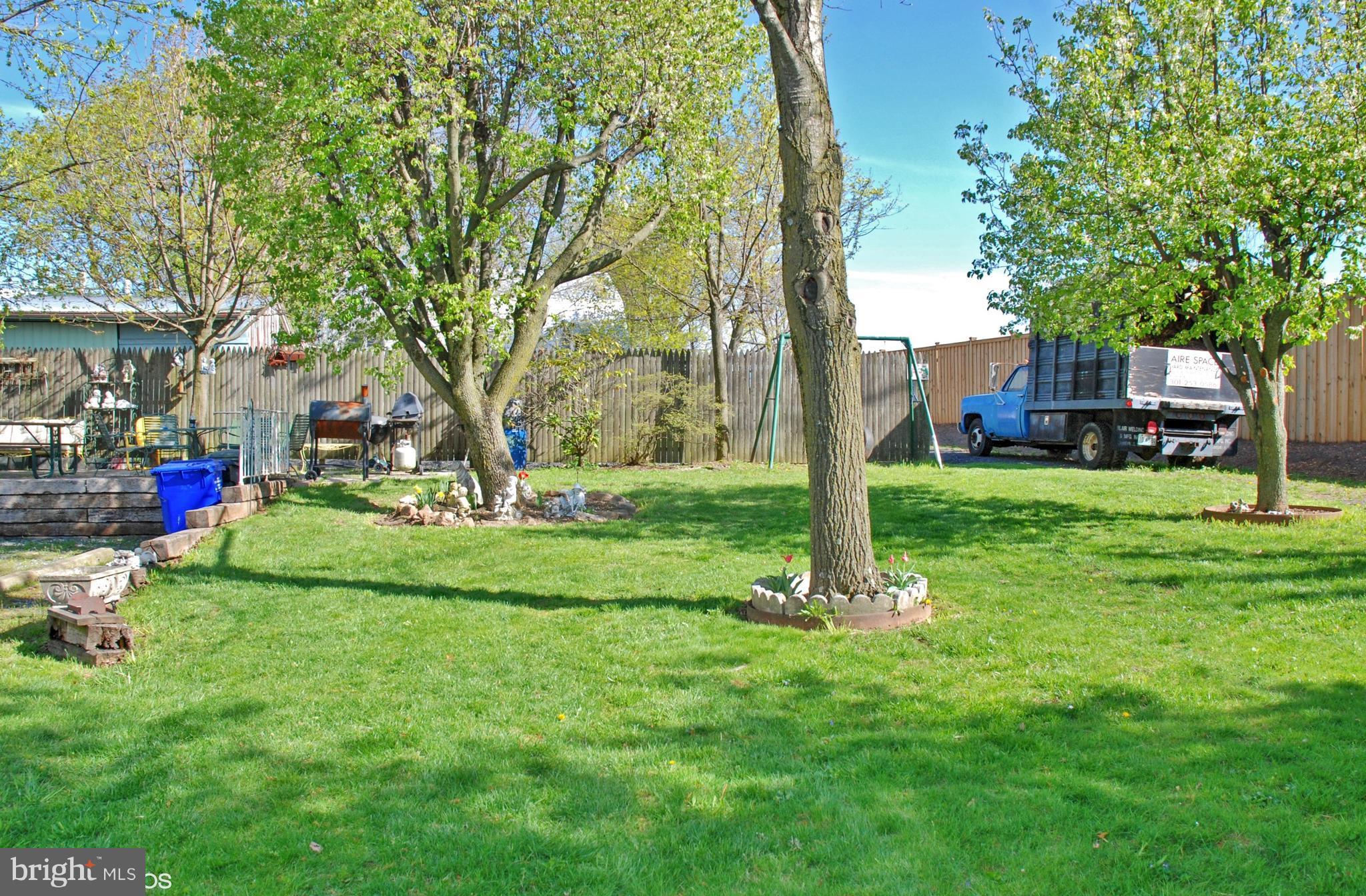 24211 Ridge Road Damascus, MD 20872 - Photo 12 of 15 Side yard