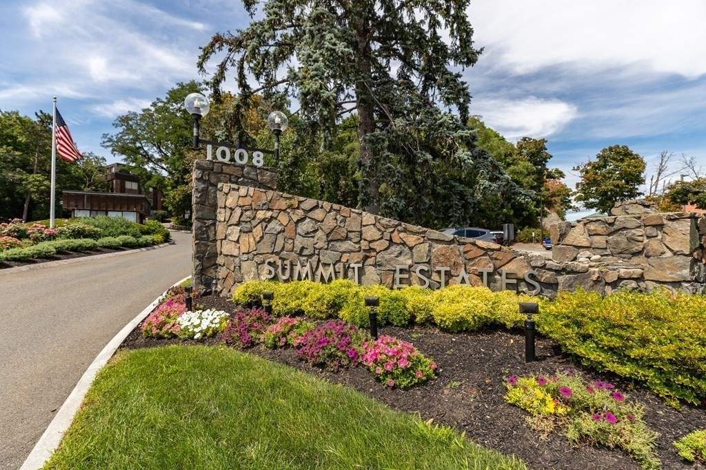 a view of a garden with flowers