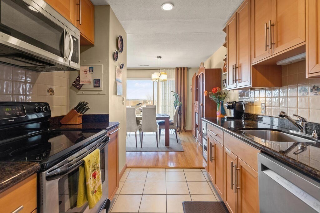 1004 Paradise Road, Unit PHP Swampscott, MA 01907 - Photo 24 of 38 Gallery Image 24