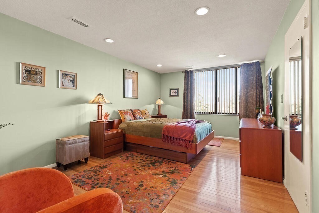 1004 Paradise Road, Unit PHP Swampscott, MA 01907 - Photo 27 of 38 Gallery Image 27
