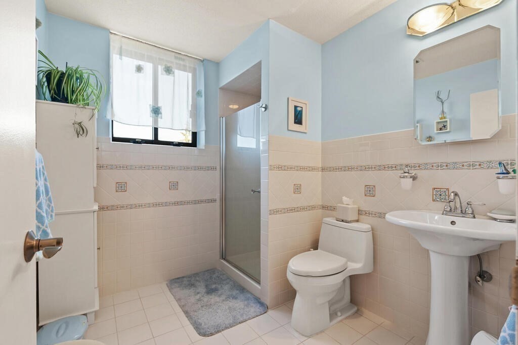1004 Paradise Road, Unit PHP Swampscott, MA 01907 - Photo 35 of 38 Gallery Image 35