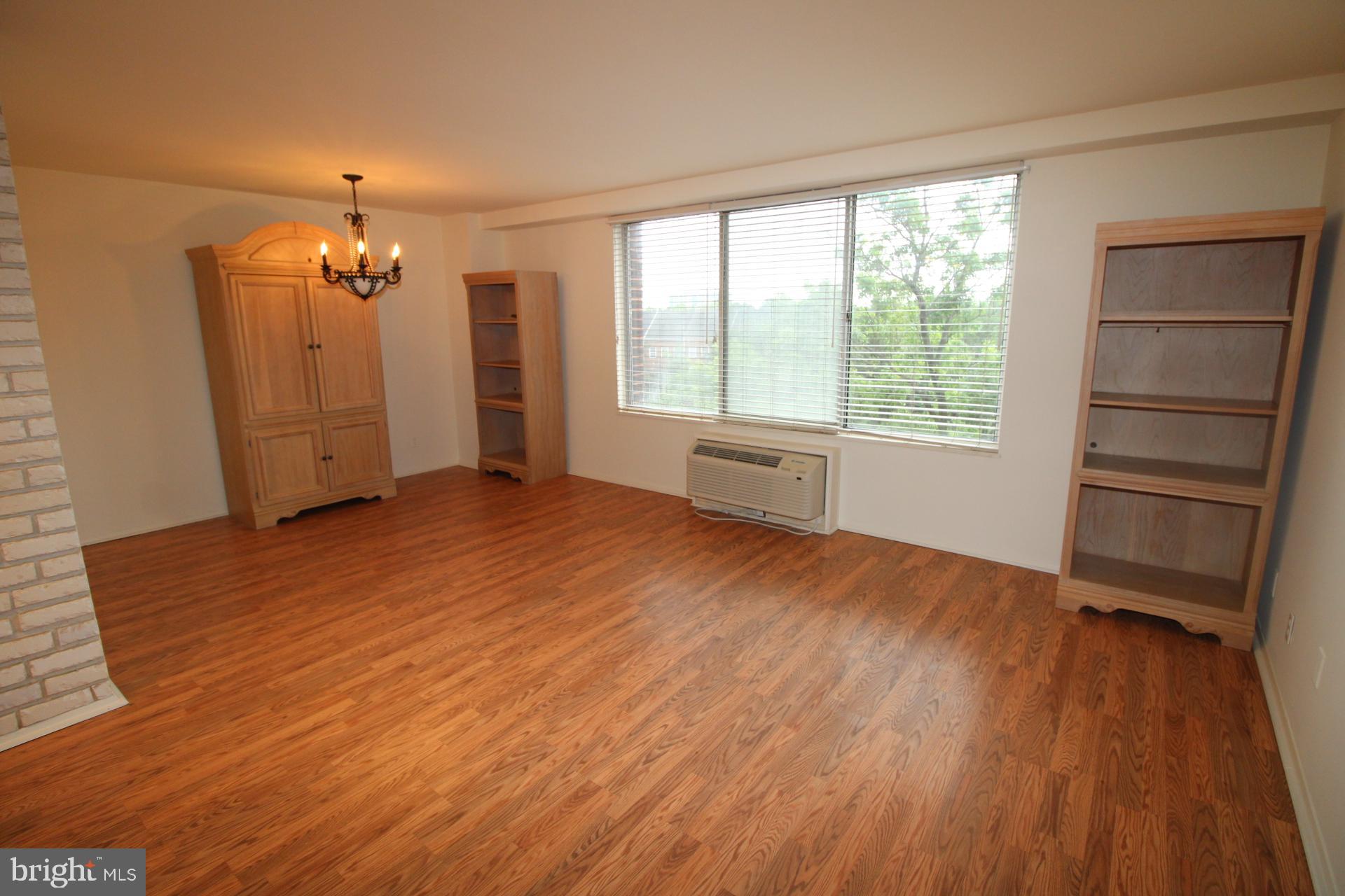 9701 Fields Road, Unit 407 Gaithersburg, MD 20878 - Photo 8 of 29 Dining Area