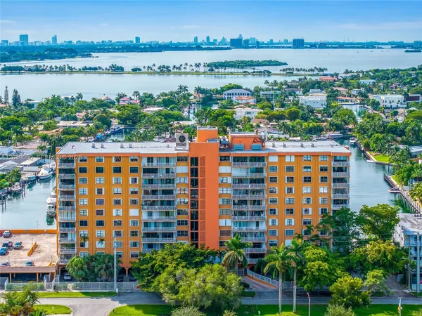 $1,850 | 2450 Northeast 135th Street, Unit 1006, North Miami, FL 33181