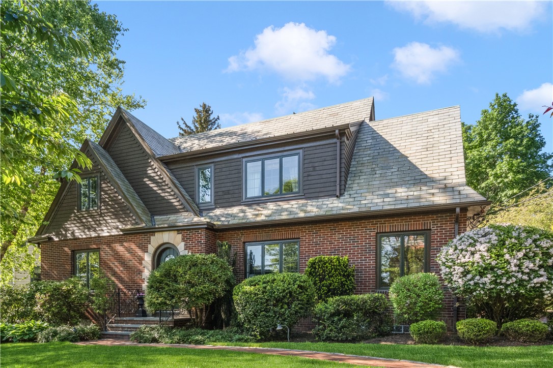 71 Emeline Street Providence, RI 02906 - Photo 1 of 45