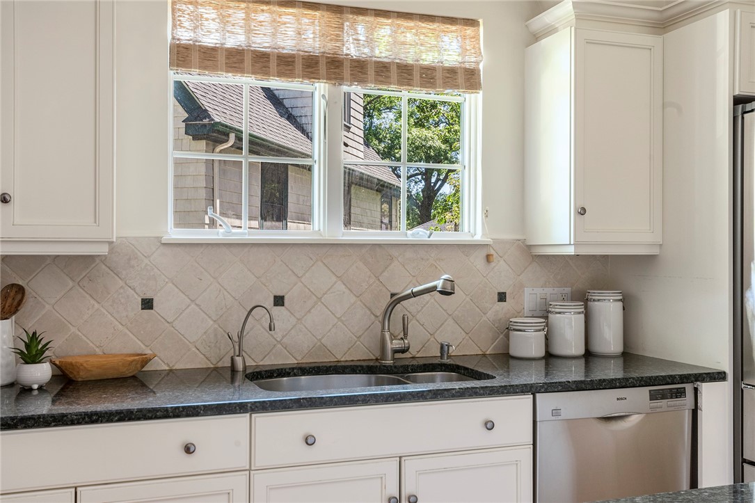 71 Emeline Street Providence, RI 02906 - Photo 18 of 45