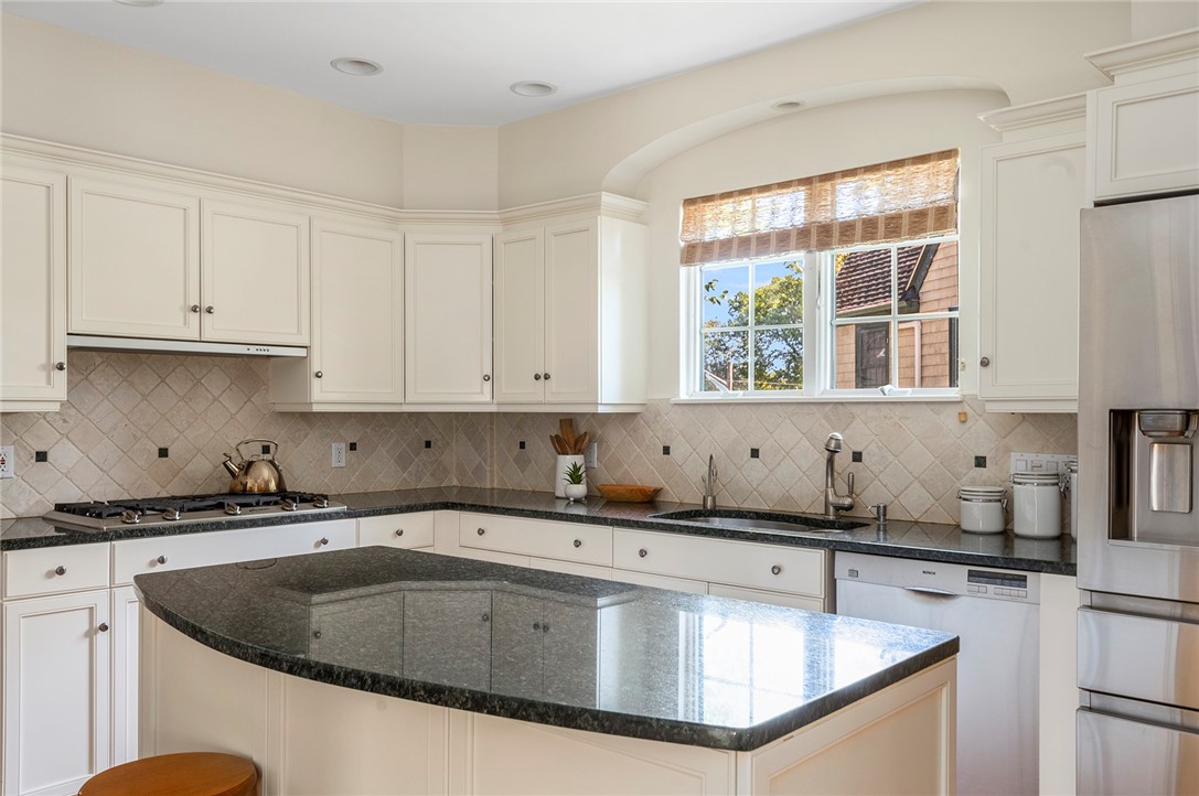 71 Emeline Street Providence, RI 02906 - Photo 20 of 45