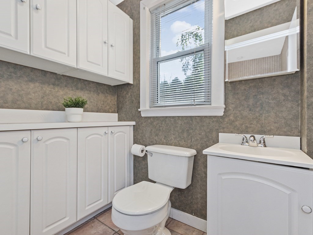 62 Clark Road, Unit 1 Brookline, MA 02445 - Photo 11 of 37