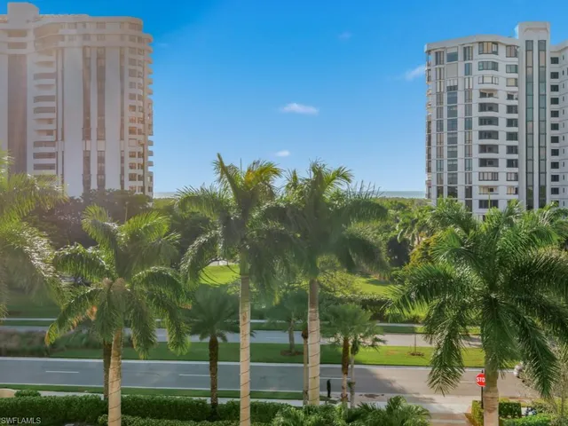 a view of a multi story building