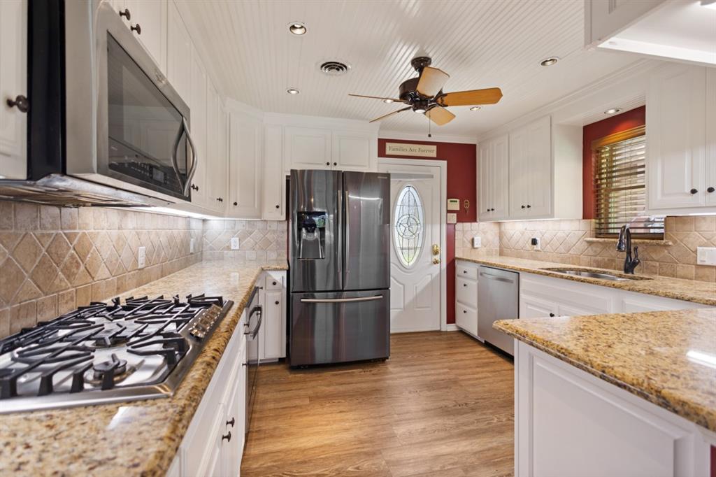 227 Scenic Road Trinidad, TX 75163 - Photo 6 of 40 a kitchen with stainless steel appliances granite countertop a sink stove and refrigerator