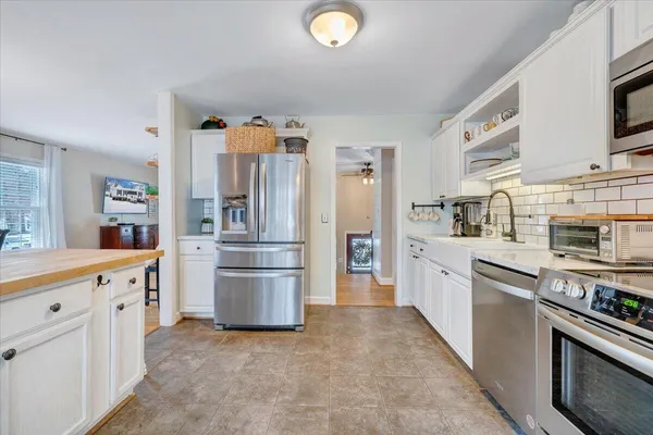 $427,500 | 2919 Purple Finch Road, Roanoke, VA 24018