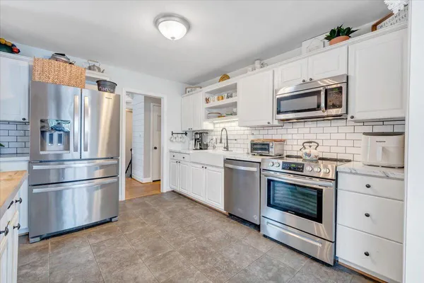 $427,500 | 2919 Purple Finch Road, Roanoke, VA 24018