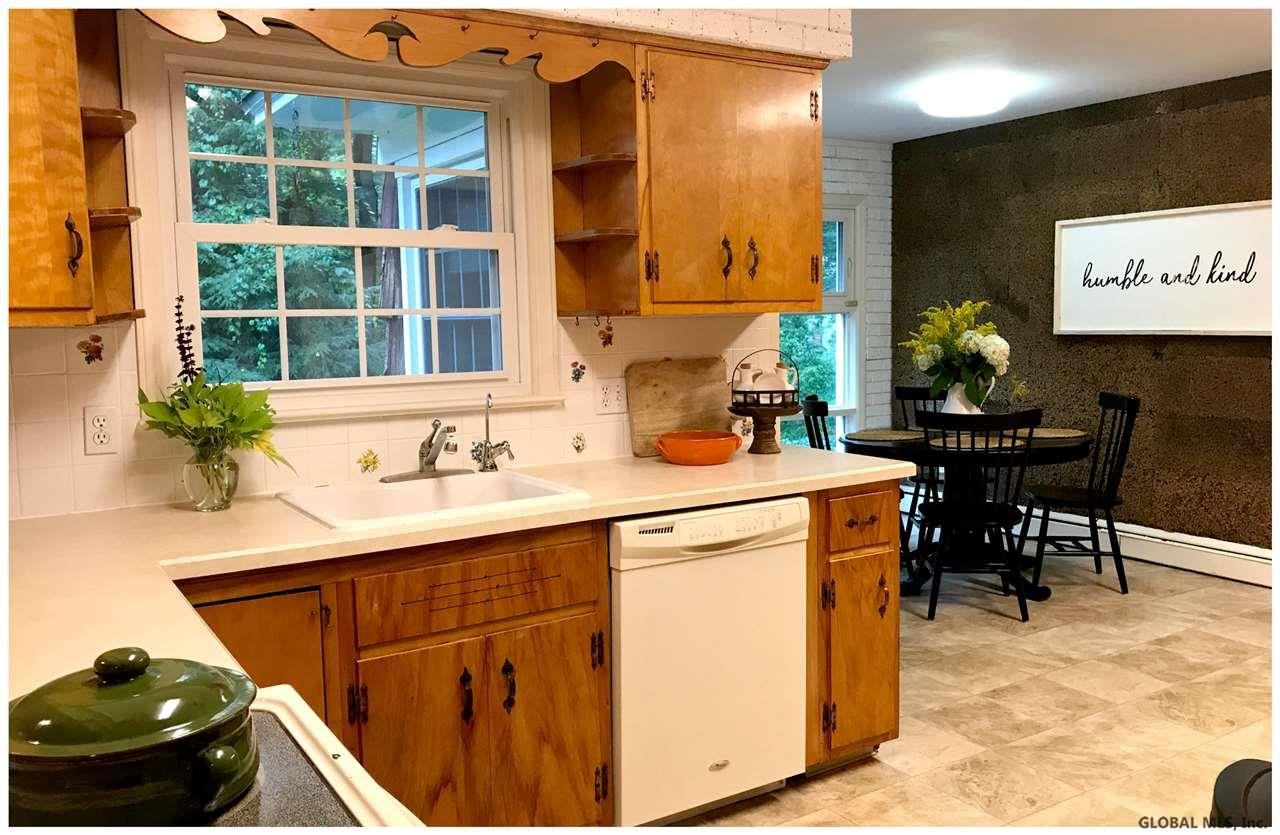 813 Londonderry Road Schenectady, NY 12309 - Photo 12 of 25 Photo 12