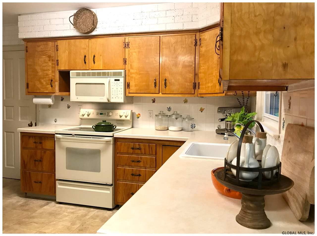813 Londonderry Road Schenectady, NY 12309 - Photo 13 of 25 Photo 13