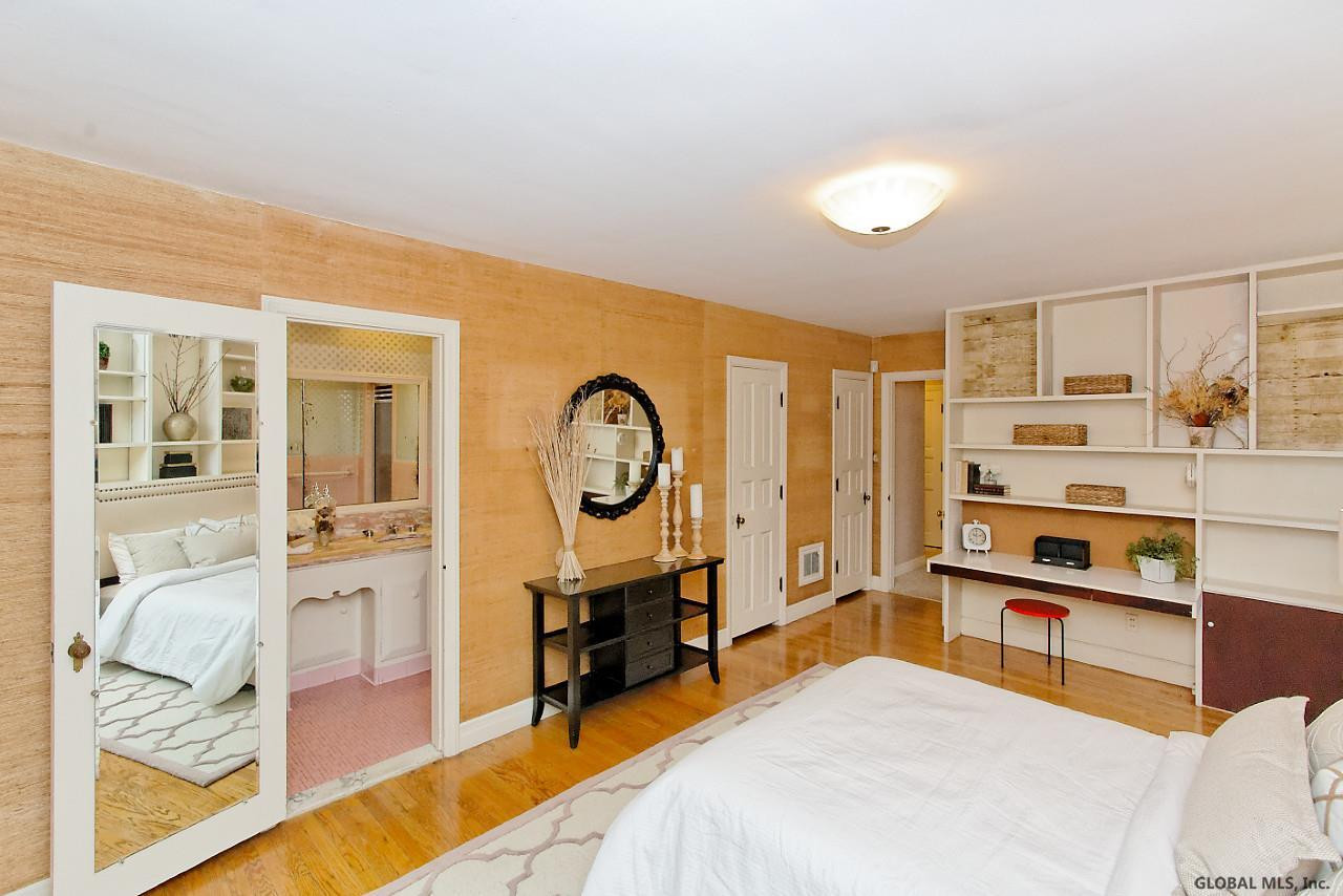 813 Londonderry Road Schenectady, NY 12309 - Photo 17 of 25 Photo 17