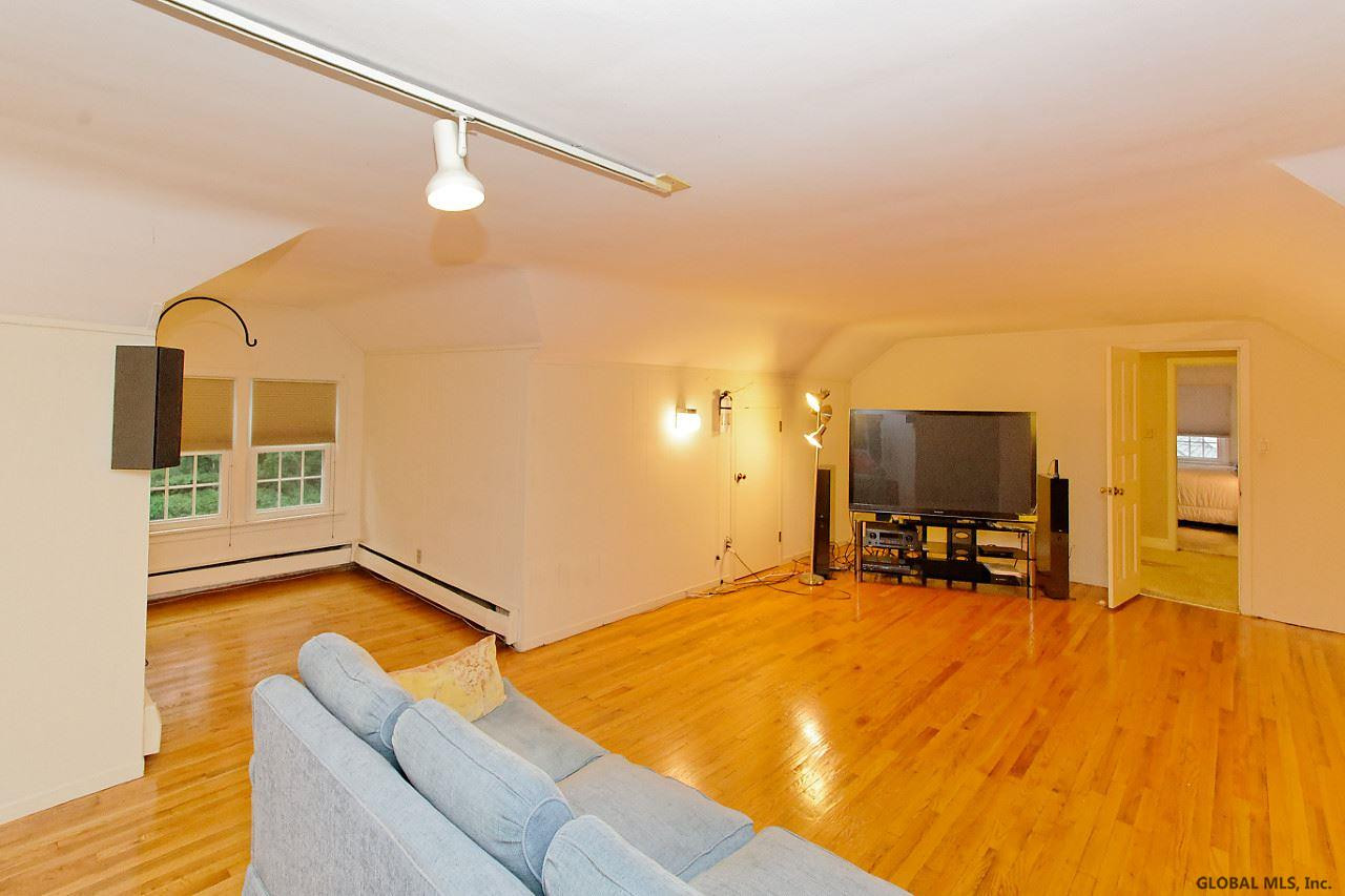 813 Londonderry Road Schenectady, NY 12309 - Photo 22 of 25 Photo 22