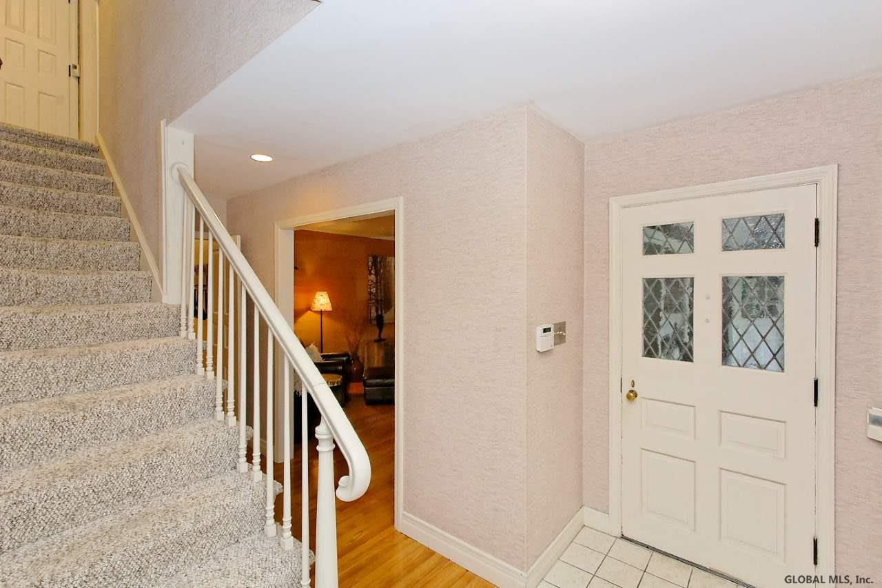 813 Londonderry Road Schenectady, NY 12309 - Photo 3 of 25 Photo 3
