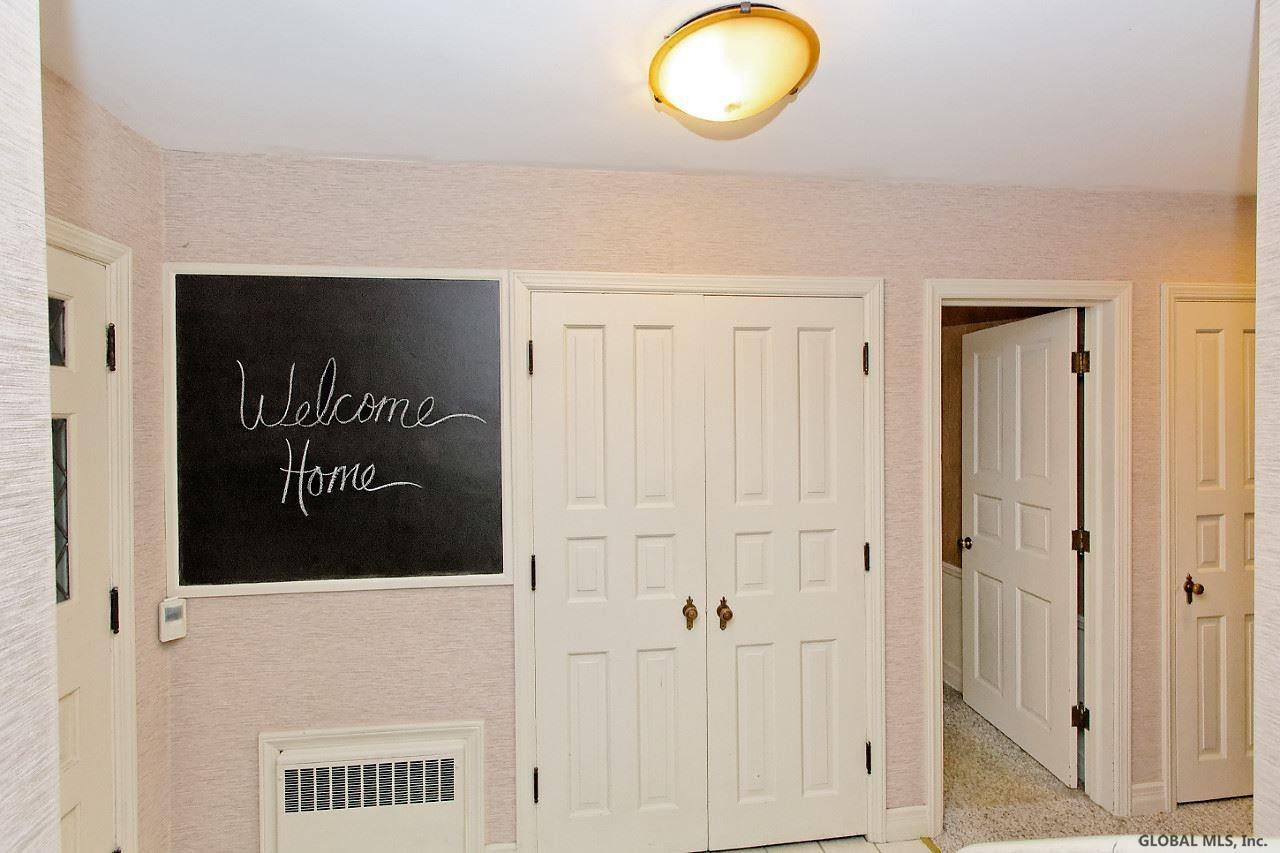 813 Londonderry Road Schenectady, NY 12309 - Photo 4 of 25 Photo 4