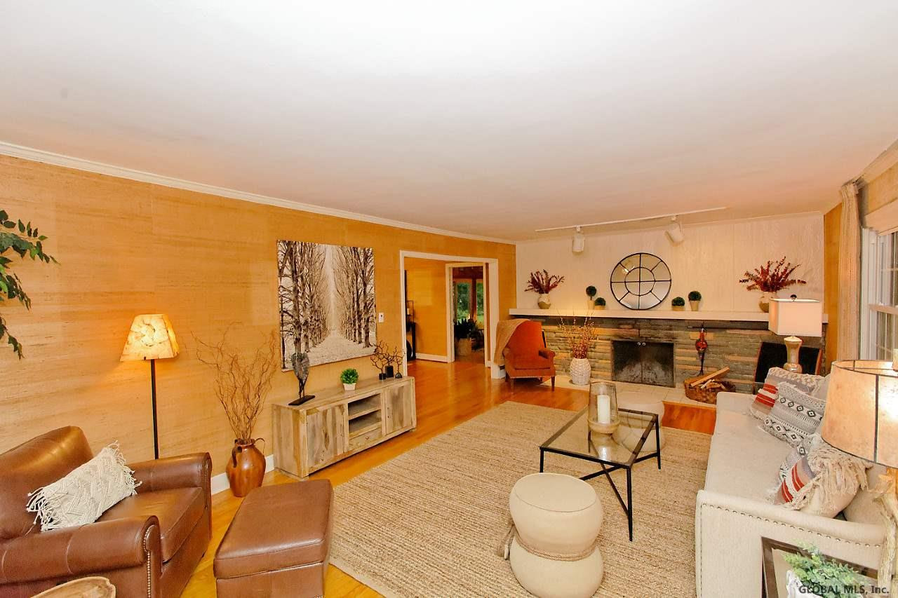 813 Londonderry Road Schenectady, NY 12309 - Photo 5 of 25 Photo 5