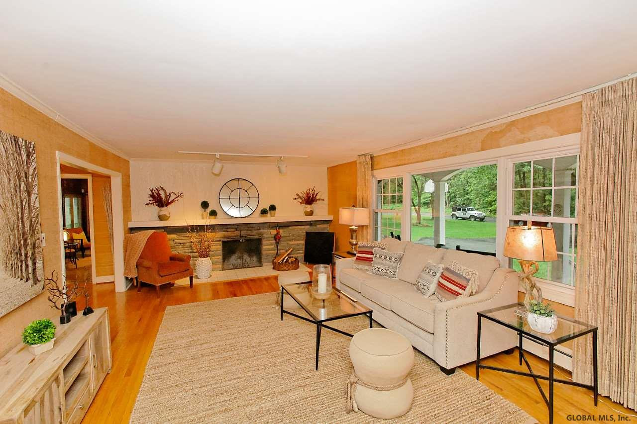 813 Londonderry Road Schenectady, NY 12309 - Photo 6 of 25 Photo 6