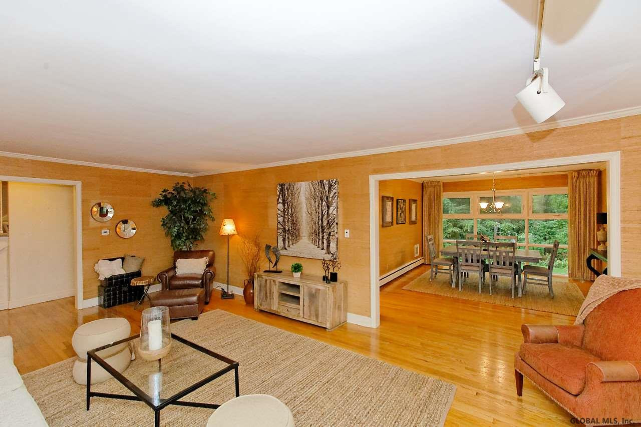 813 Londonderry Road Schenectady, NY 12309 - Photo 7 of 25 Photo 7
