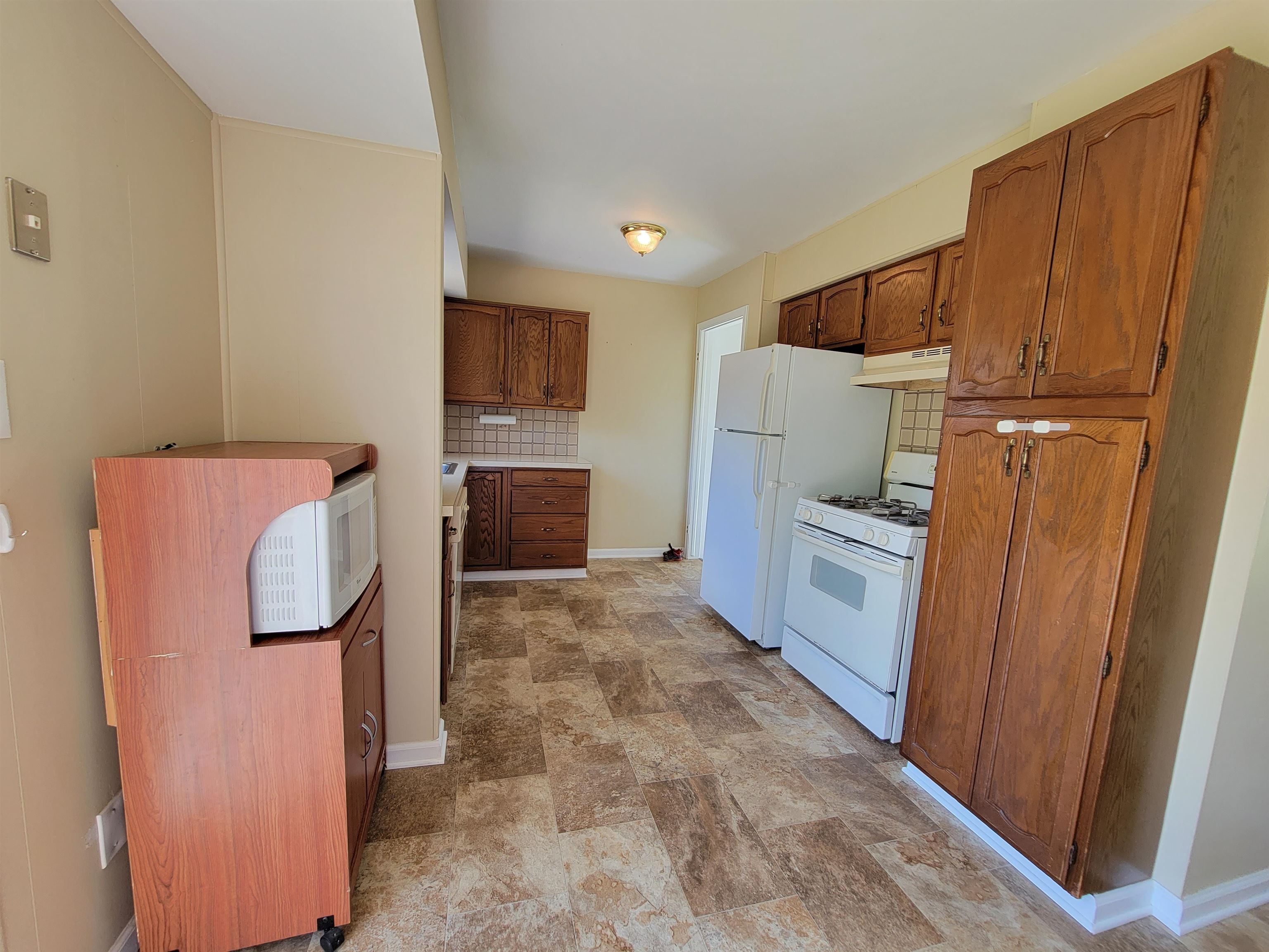 522 Walnut Street Flushing, MI 48433 - Photo 4 of 34 50142498-3c6fb63a-a2a3-47f5-a56f-be8cdefda3b6.JPG