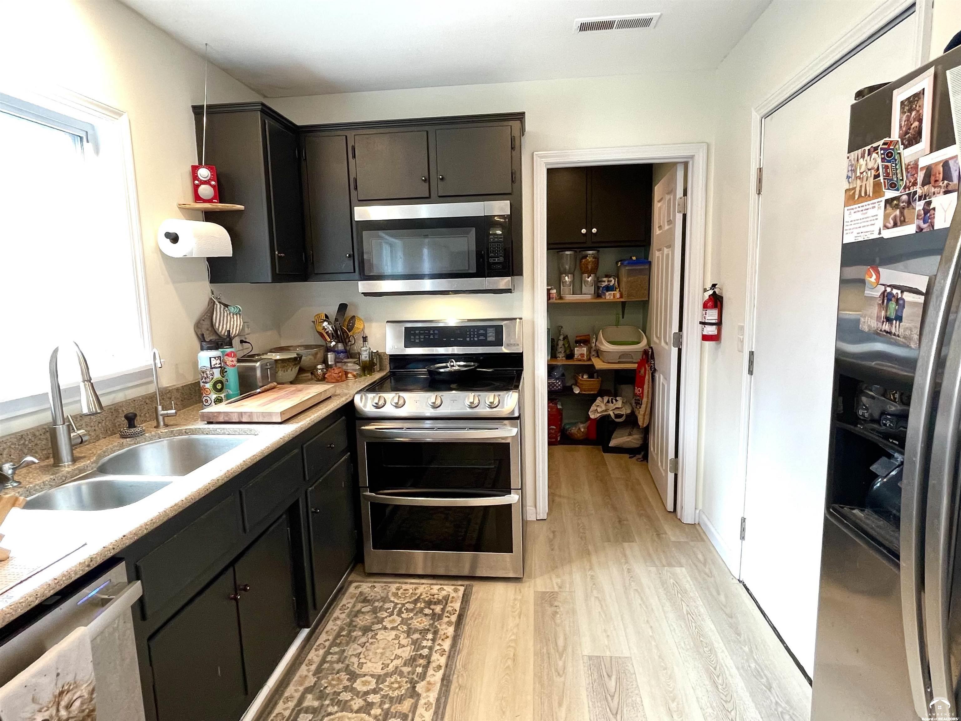 832 Locust Street Lawrence, KS 66044 - Photo 12 of 31