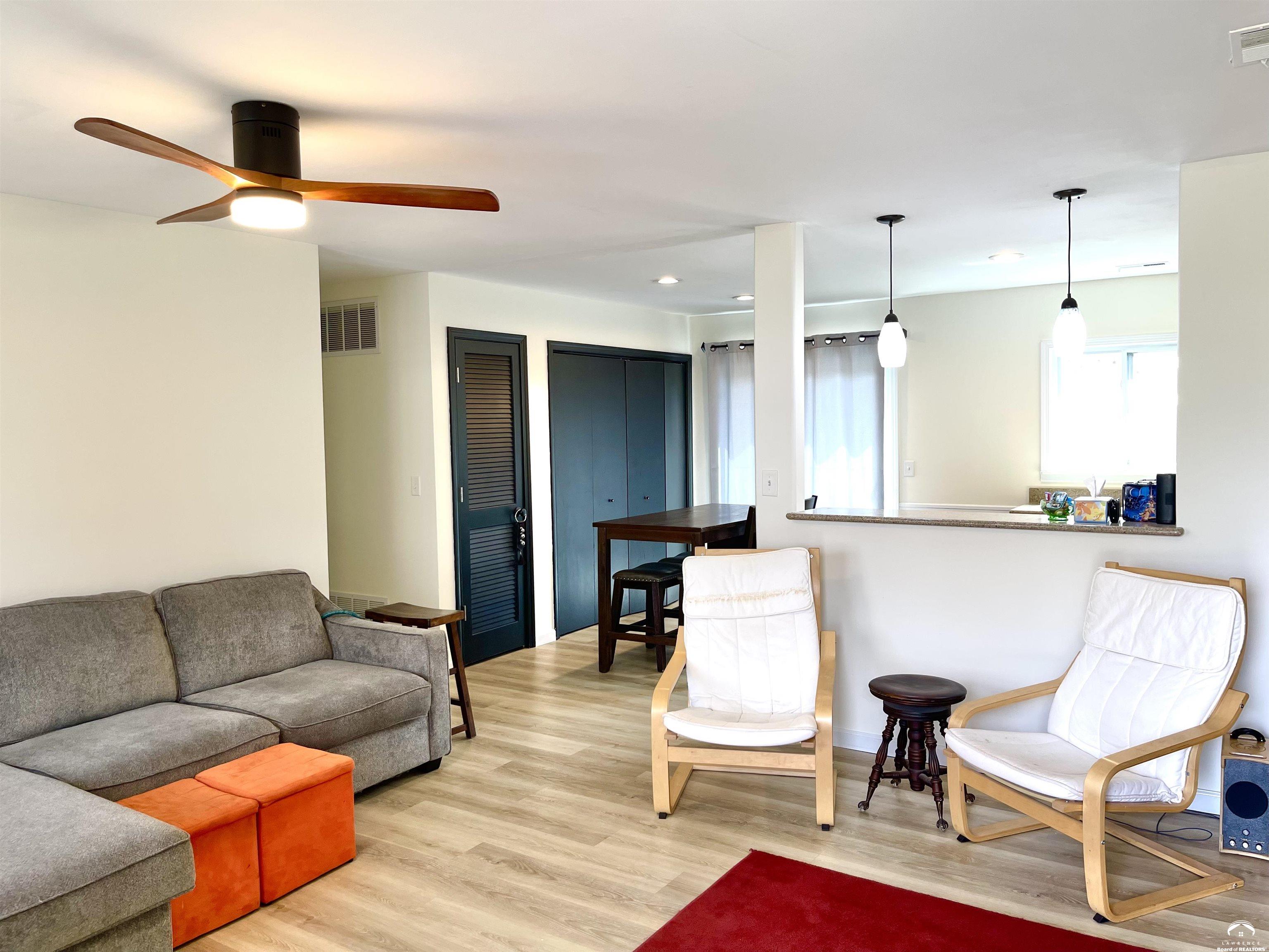 832 Locust Street Lawrence, KS 66044 - Photo 2 of 31