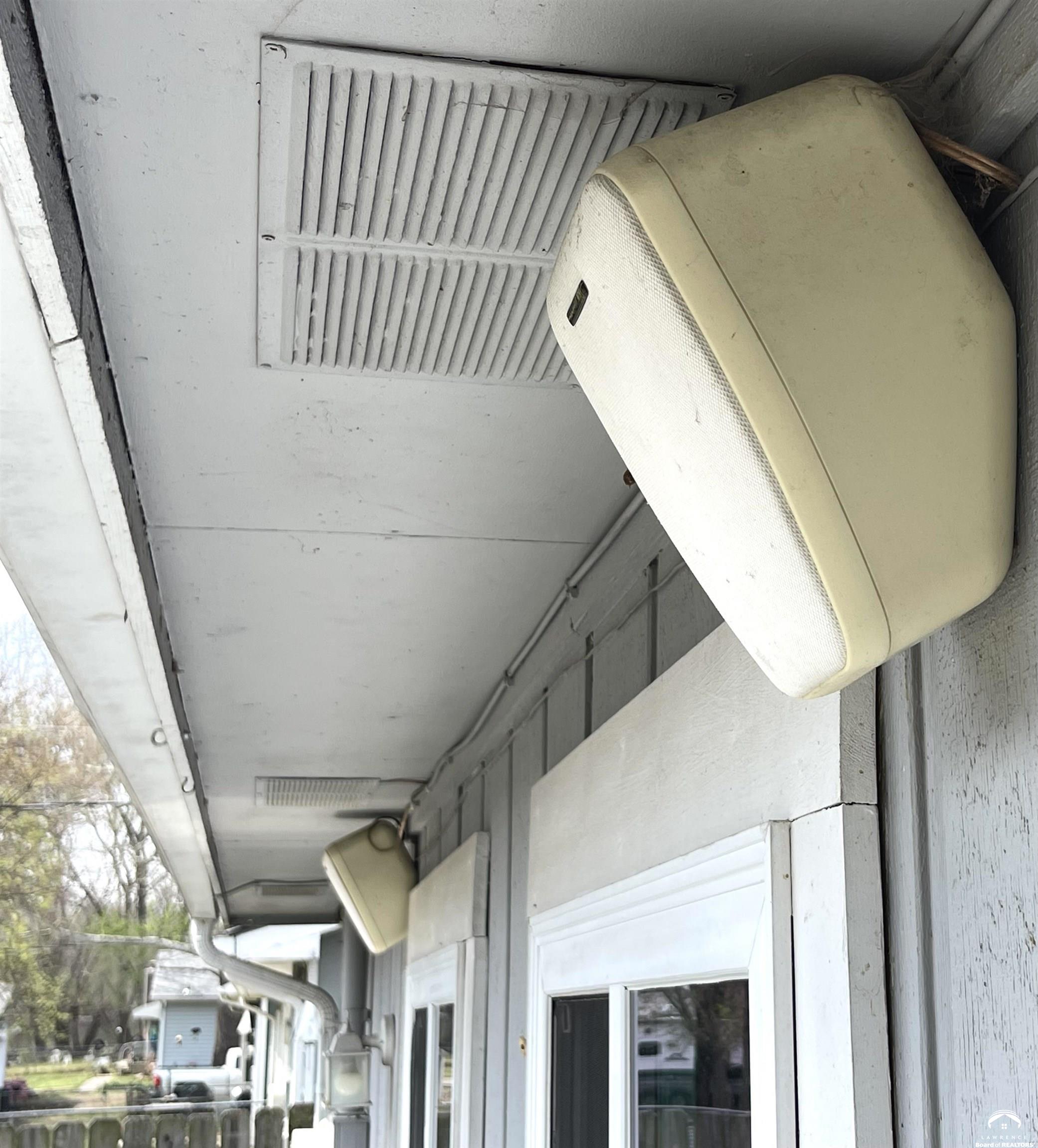 832 Locust Street Lawrence, KS 66044 - Photo 21 of 31