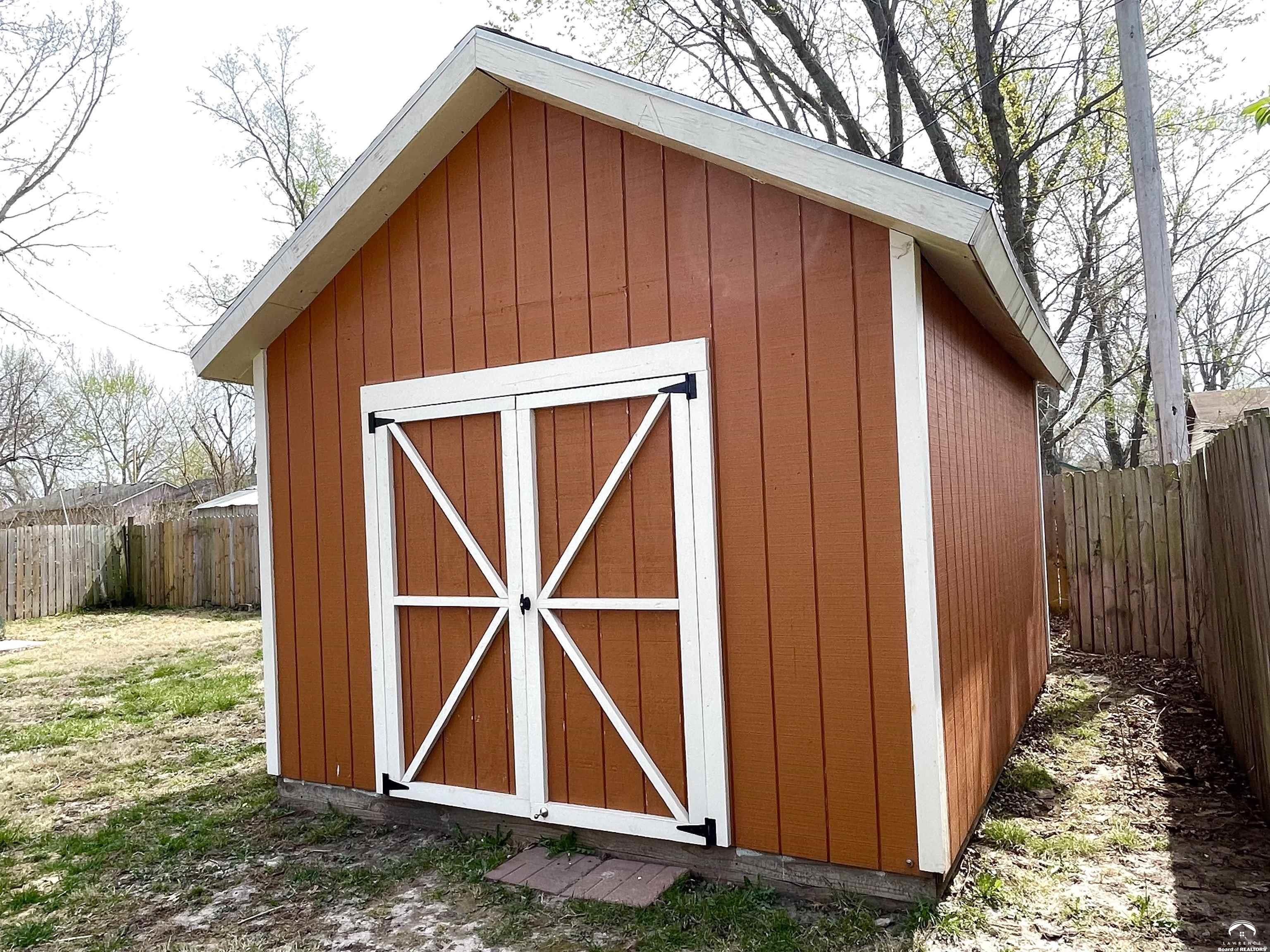 832 Locust Street Lawrence, KS 66044 - Photo 26 of 31