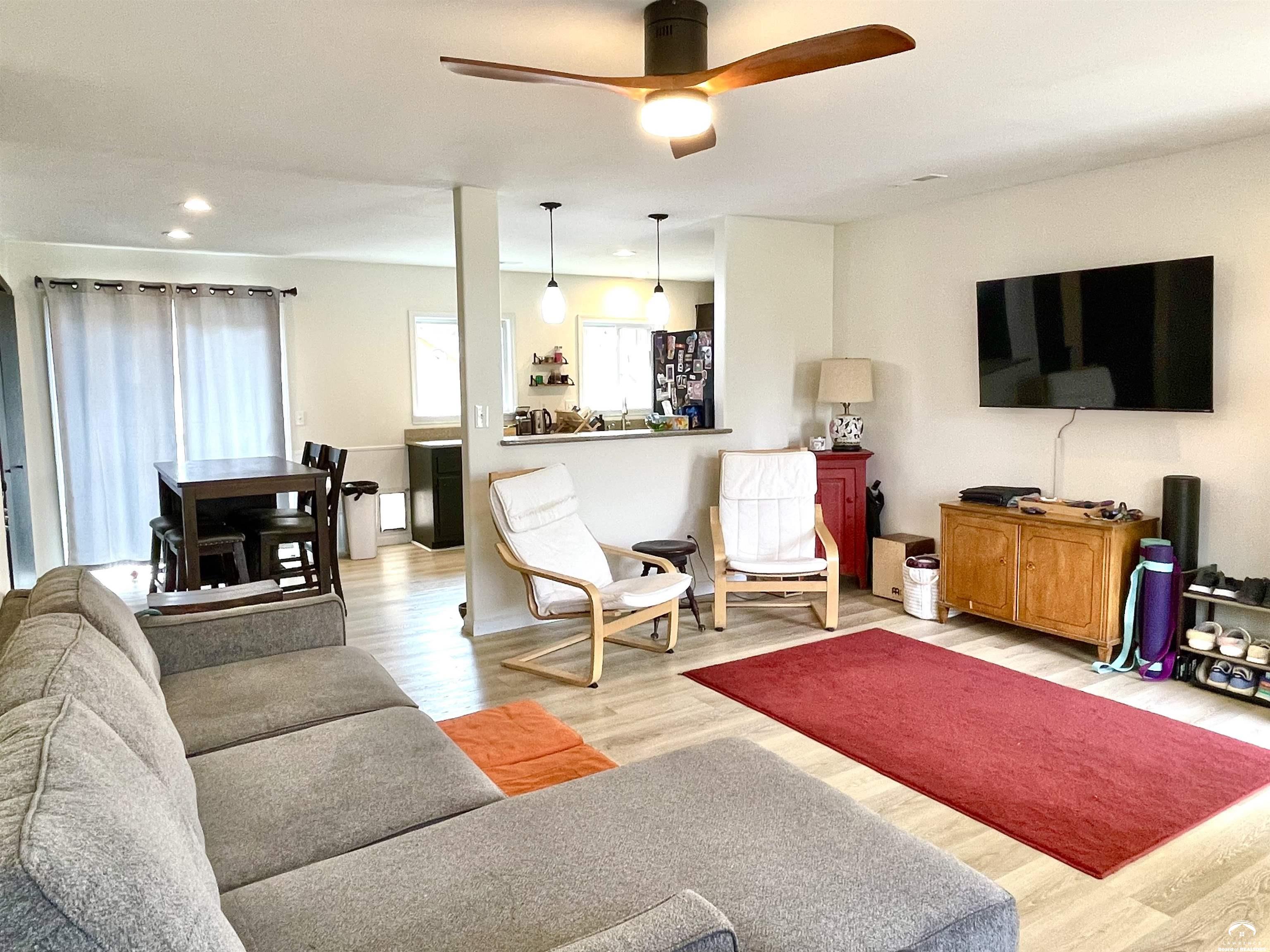 832 Locust Street Lawrence, KS 66044 - Photo 3 of 31