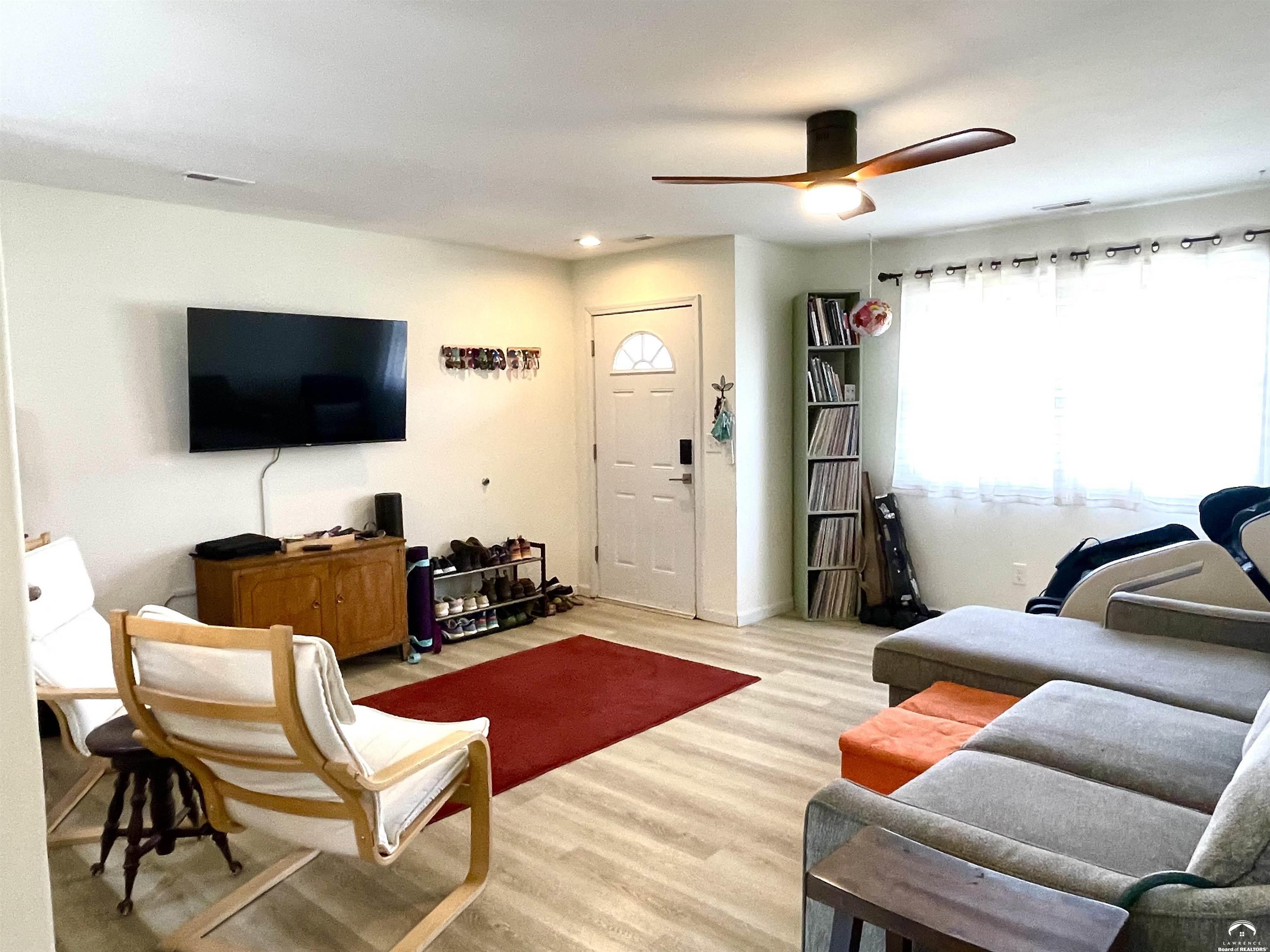 832 Locust Street Lawrence, KS 66044 - Photo 4 of 31