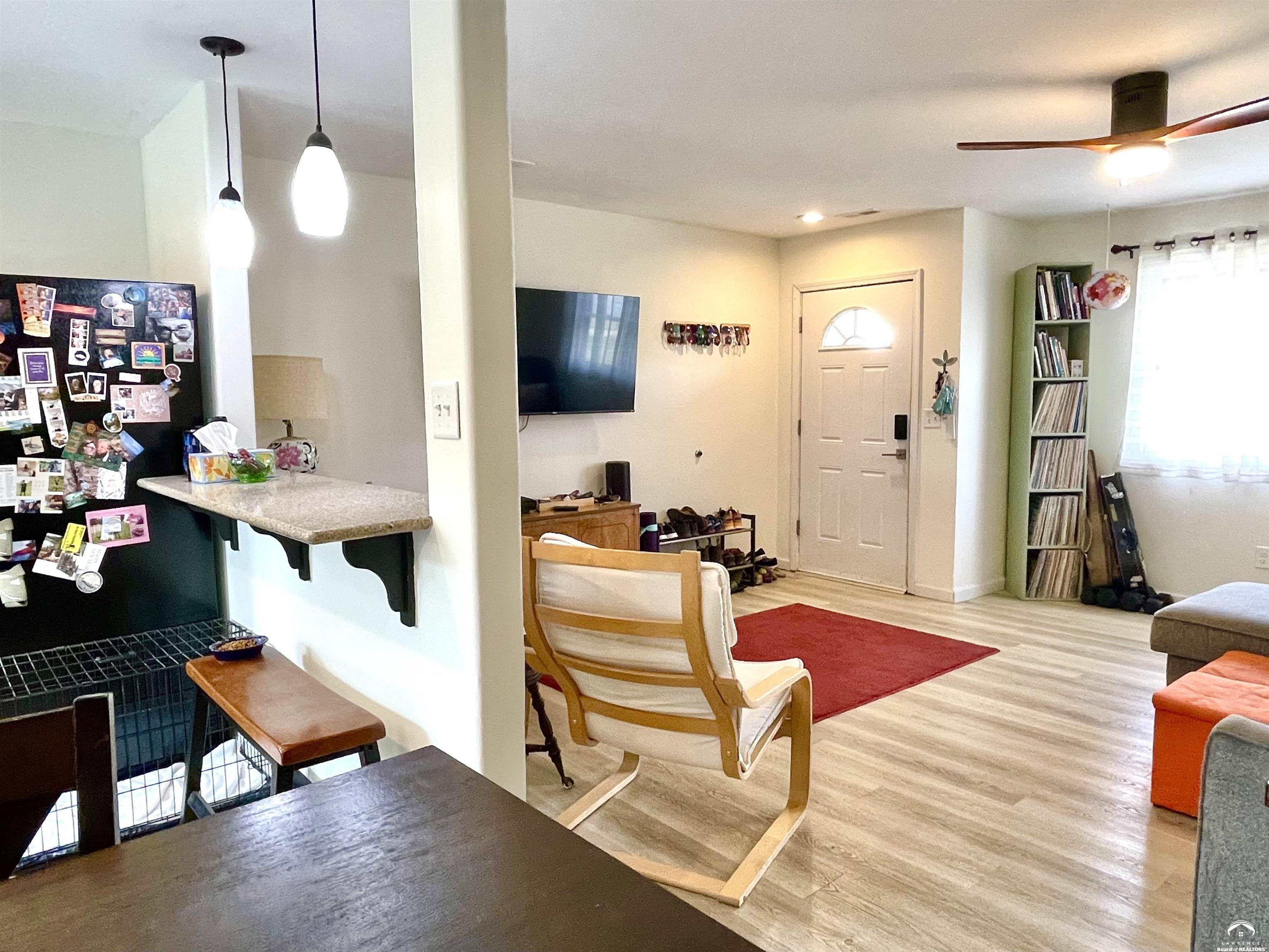 832 Locust Street Lawrence, KS 66044 - Photo 5 of 31