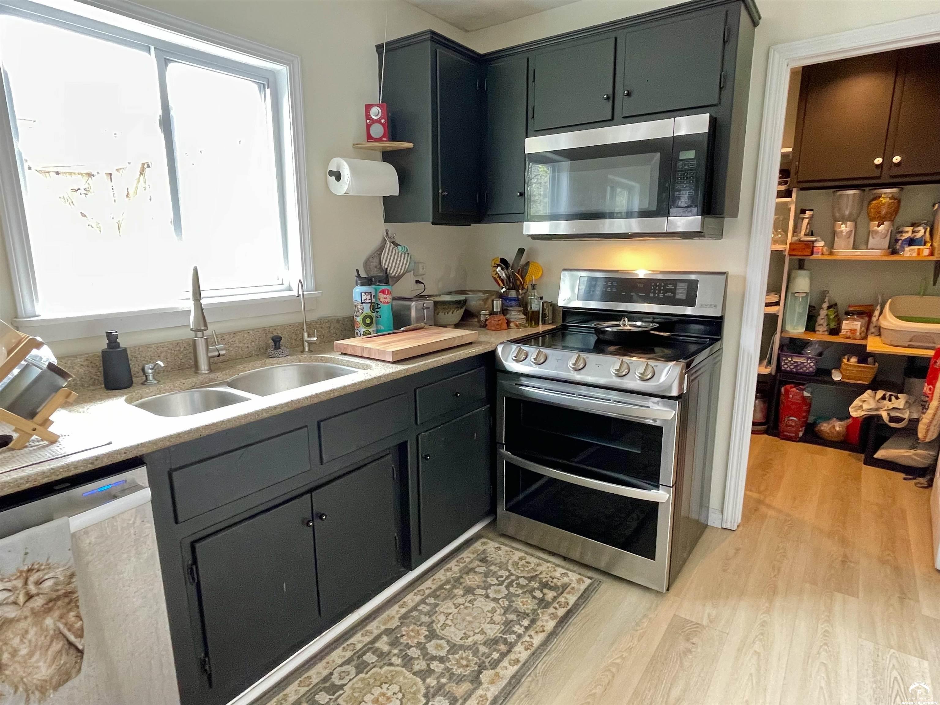 832 Locust Street Lawrence, KS 66044 - Photo 7 of 31