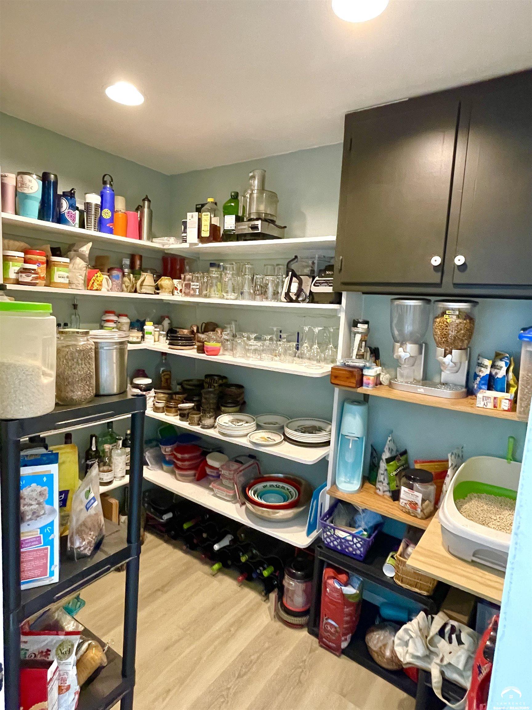 832 Locust Street Lawrence, KS 66044 - Photo 8 of 31