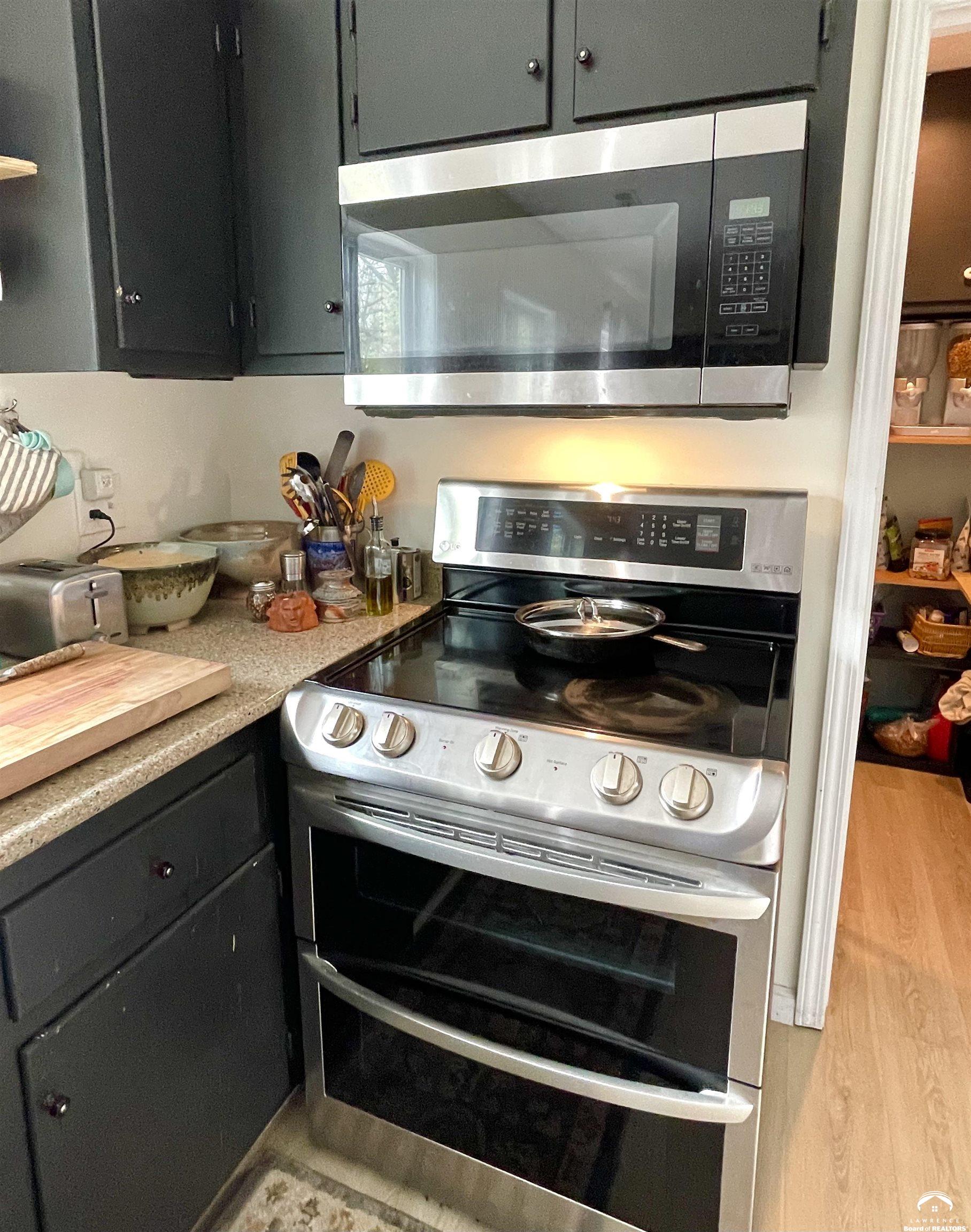 832 Locust Street Lawrence, KS 66044 - Photo 9 of 31