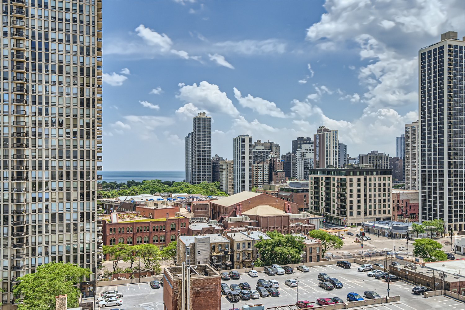 1636 North Wells Street, Unit 1505 Chicago, IL 60614 - Photo 17 of 21 a city view