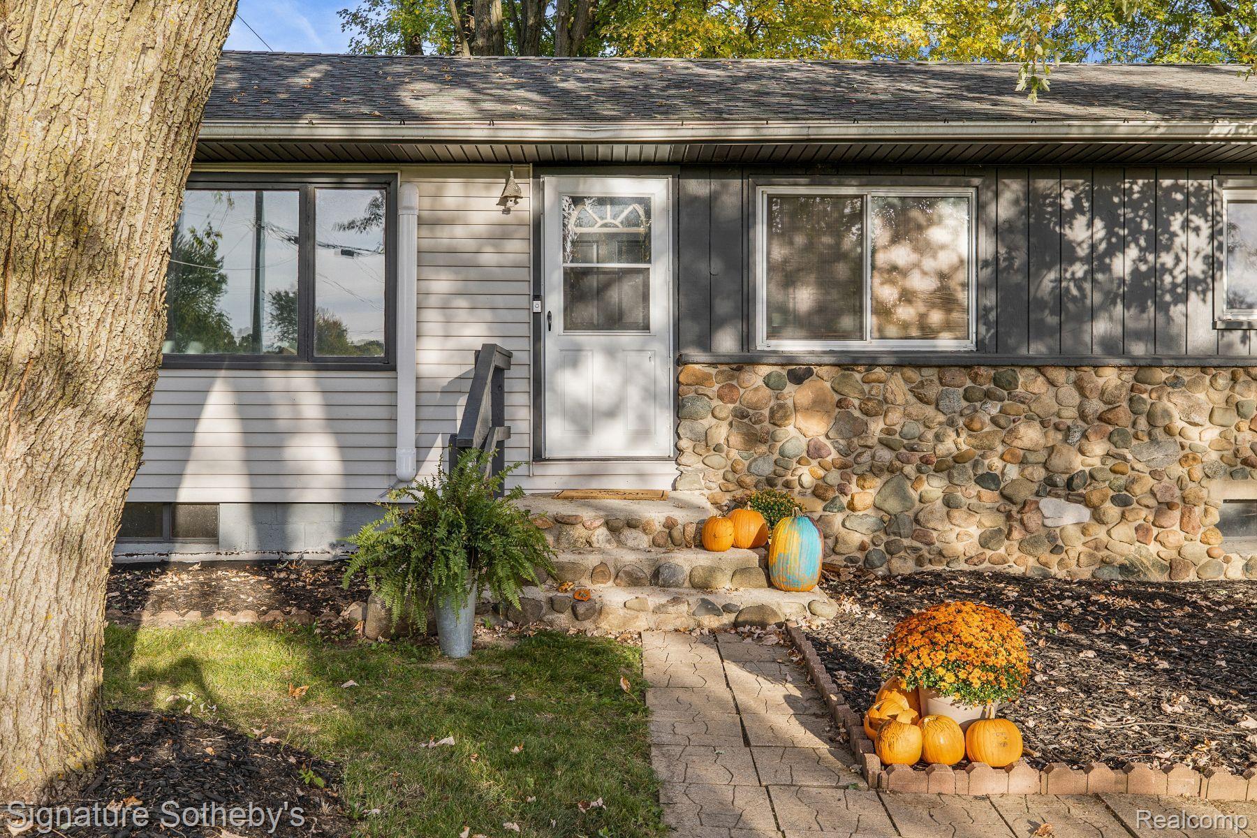 14009 Seymour Road Linden, MI 48451 - Photo 16 of 38 Gallery Image 16