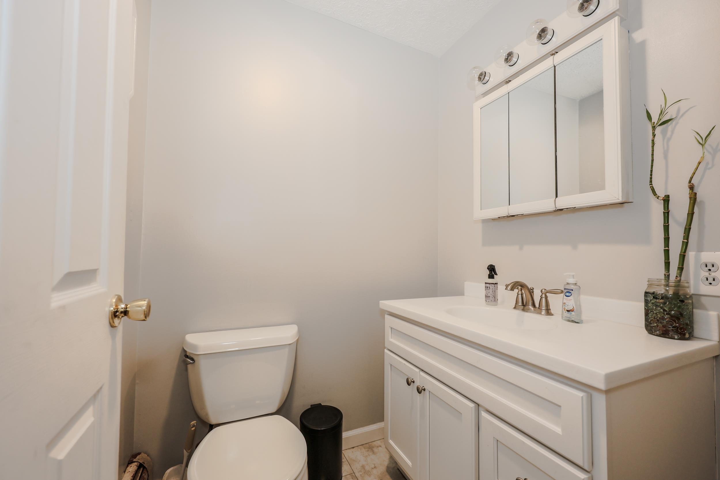 40 Clifton Road Bedford, NH 03110 - Photo 14 of 30