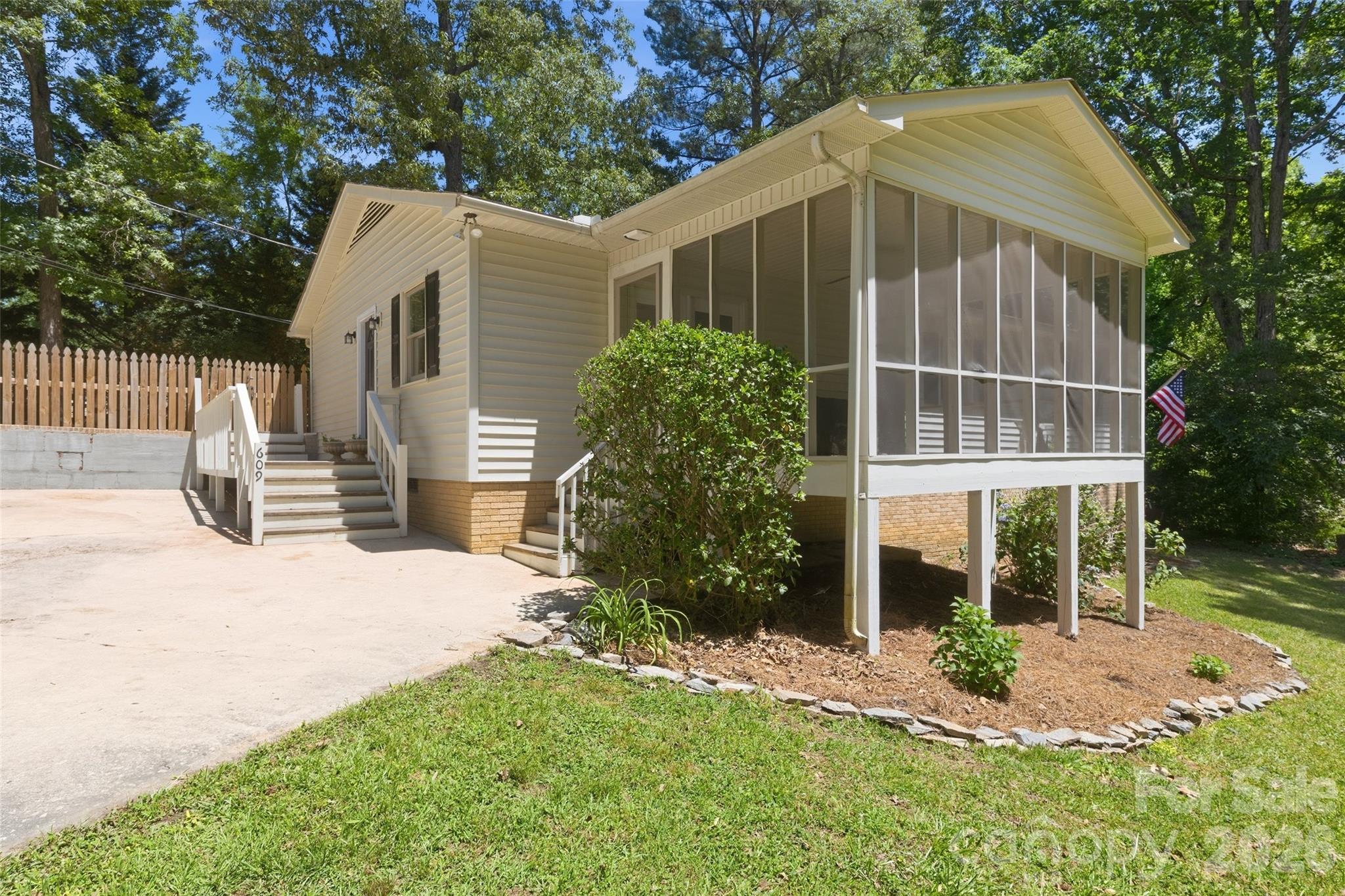 609 Davis Street Lancaster, SC 29720 - Photo 3 of 42